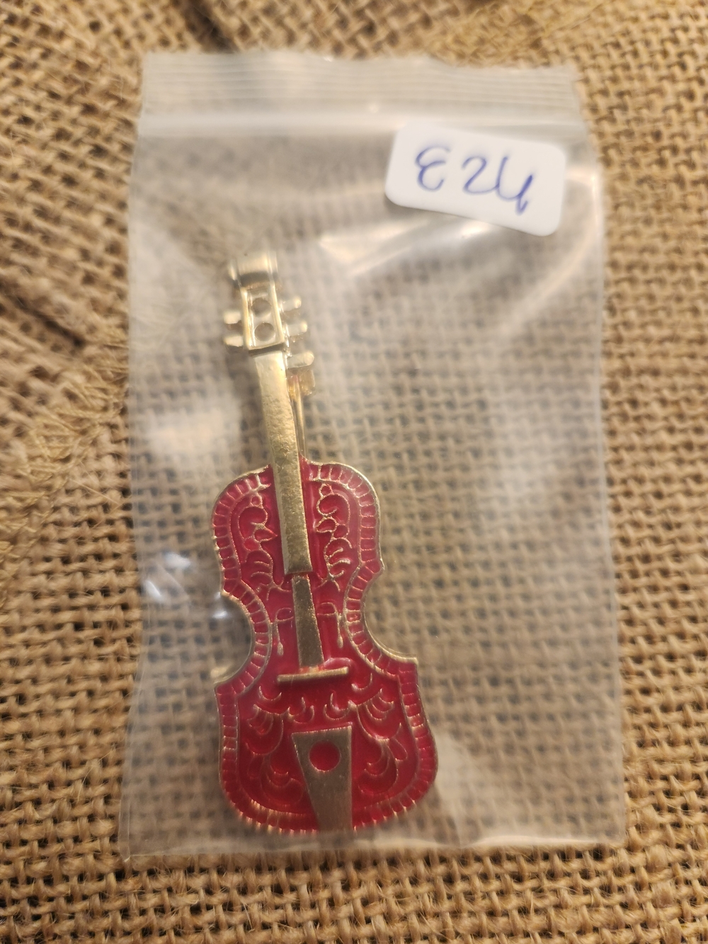 Source Unknown Red and Gold Violin Accent Clip